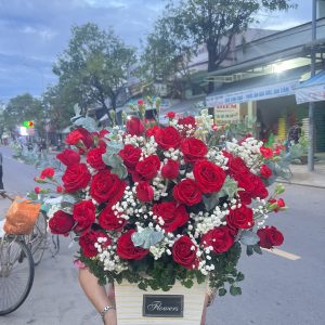 Giỏ Hoa Tone Đỏ Mix Baby Trắng GH-050