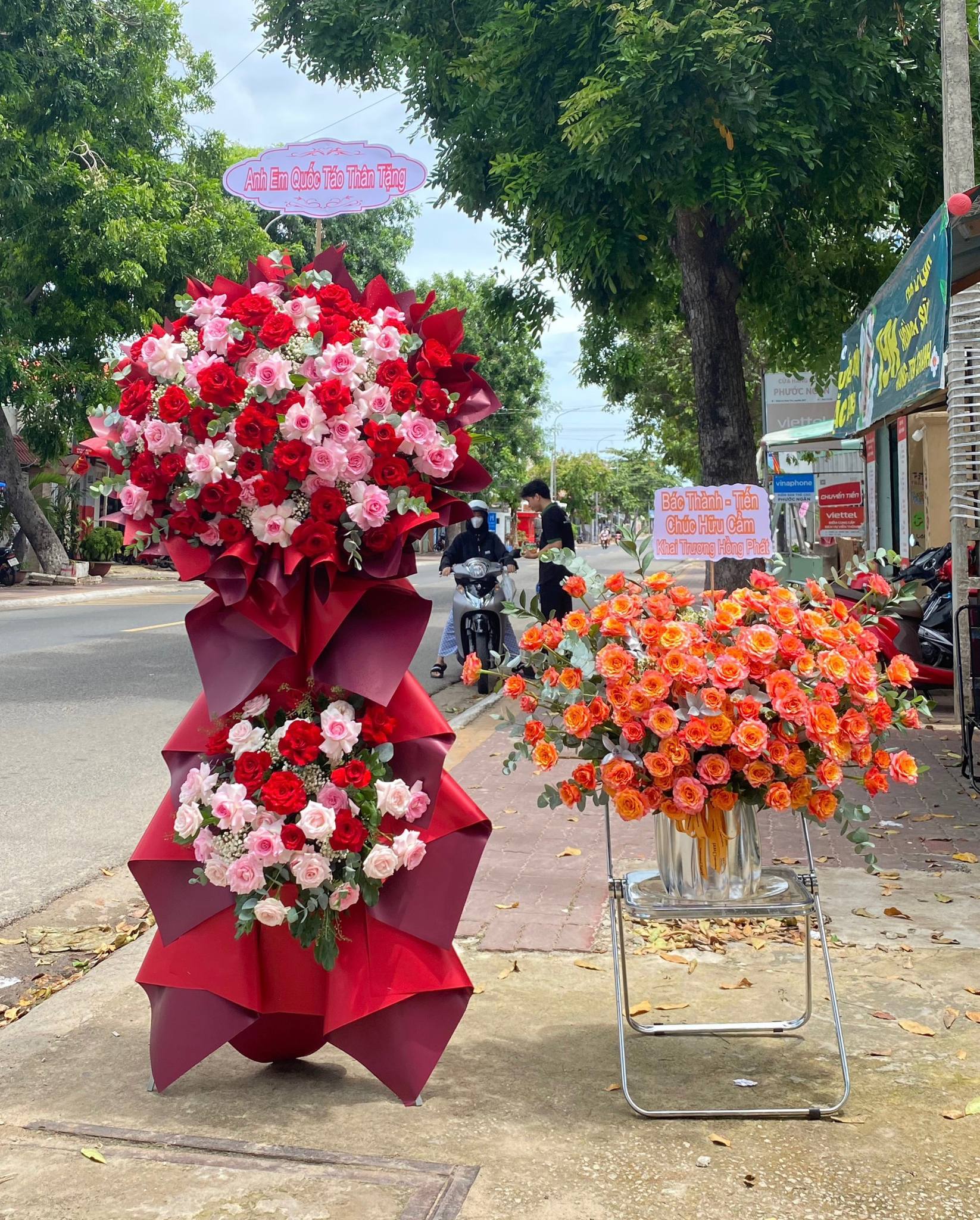 Kệ Hoa Khai Trương Tông Đỏ HKT-089
